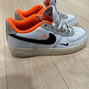 Nike Air Force 1 '07 LV8 sneakers.
Orange white coconut milk.